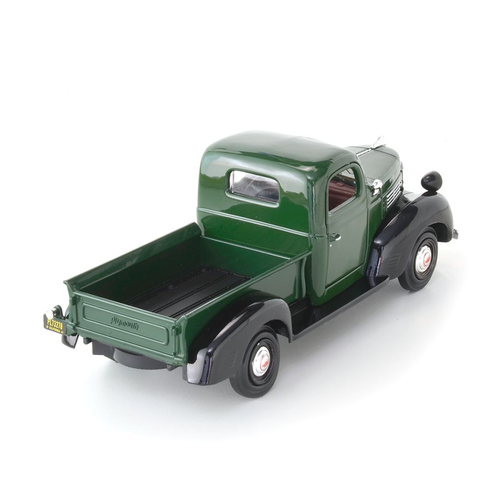 Motormax 1941 Plymouth Pick Up 1:24 Green | Top Toys