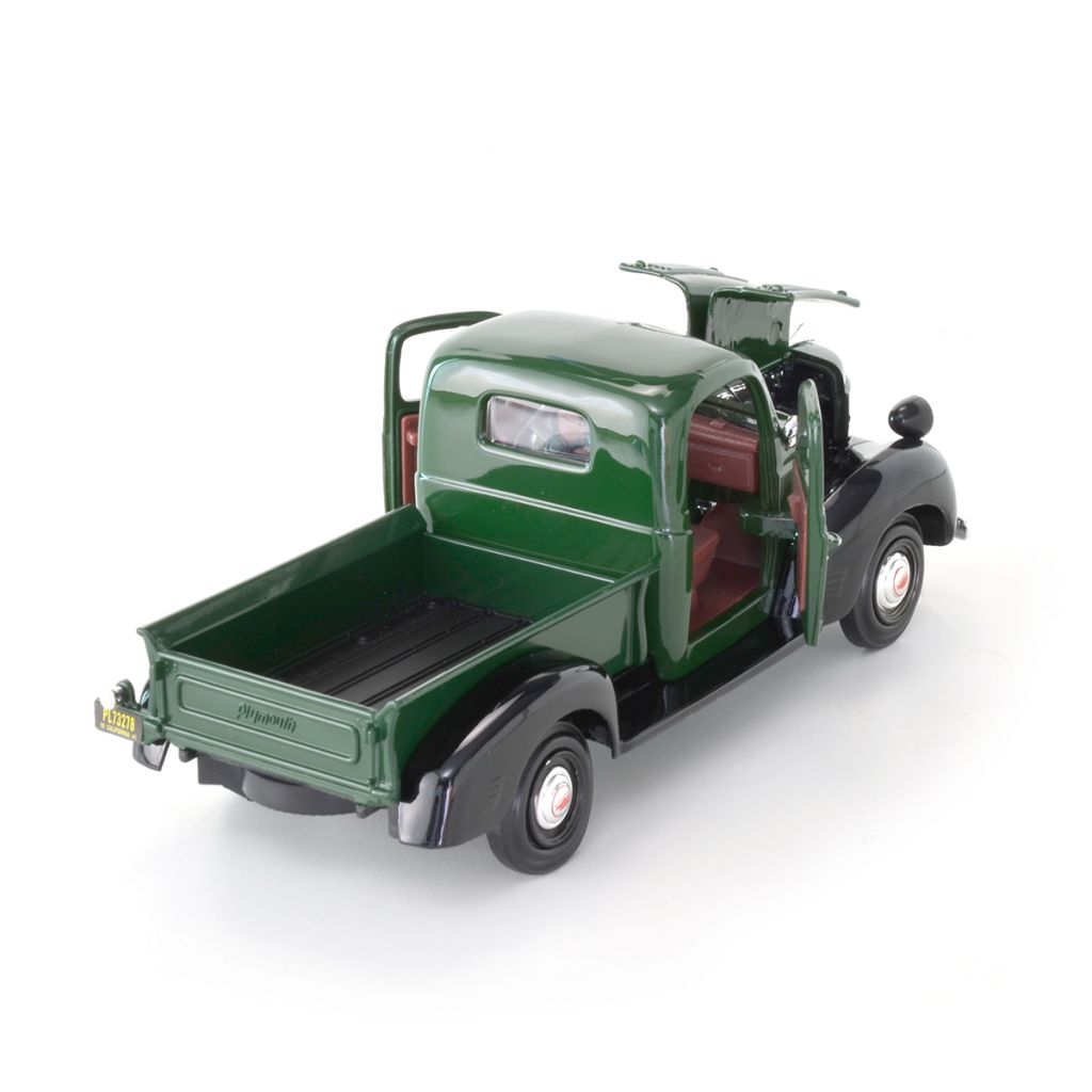 Motormax 1941 Plymouth Pick Up 1:24 Green | Top Toys